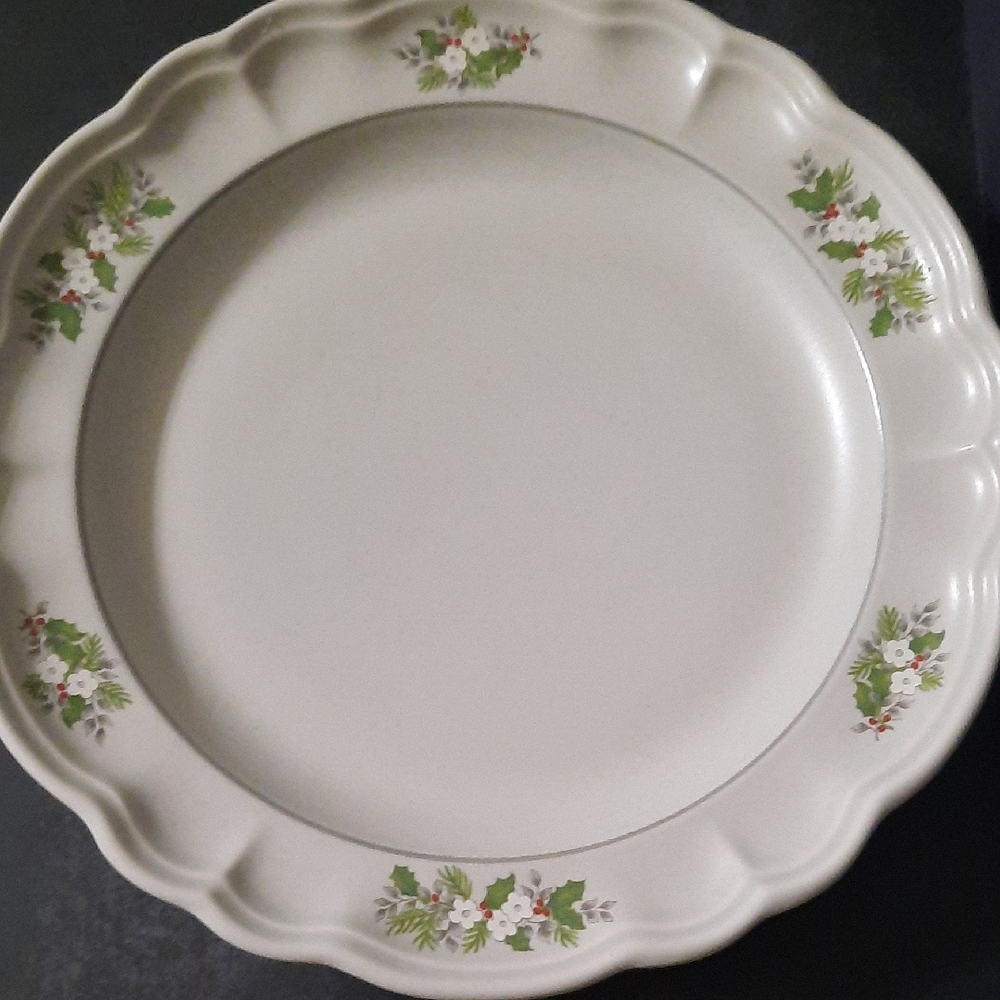 Set of 2 Pfaltzgraff White Dinner Plate with Holly and Red Berry Accents - Picture 7 of 13